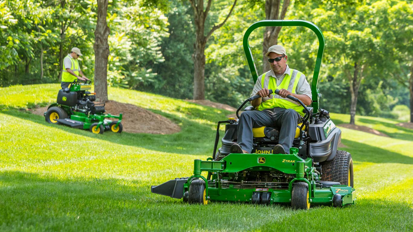 John Deere Z900 Series Zero Turn Mowers