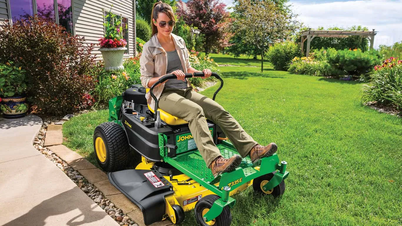John Deere Z300 Series Zero Turn Mowers